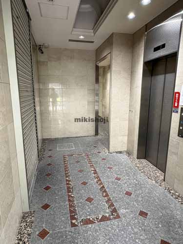 一宮市全域のレヴァンテビル エレベーターホール2