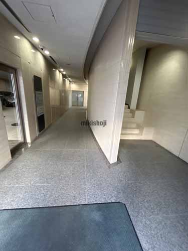 名古屋岡本ビル エントランス1