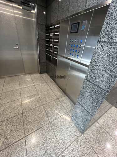 ヤガミビル エントランス1