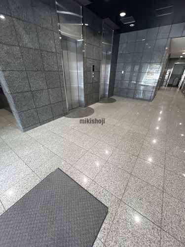 ヤガミビル エレベーターホール1