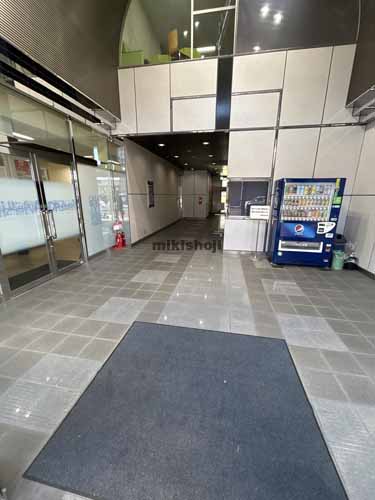 静鉄日出町ビル エントランス1