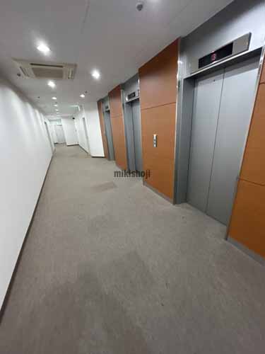 八木兵伝馬町ビル エレベーターホール1