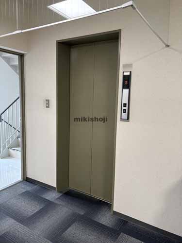 四日市市全域のリックスビル エレベーターホール1