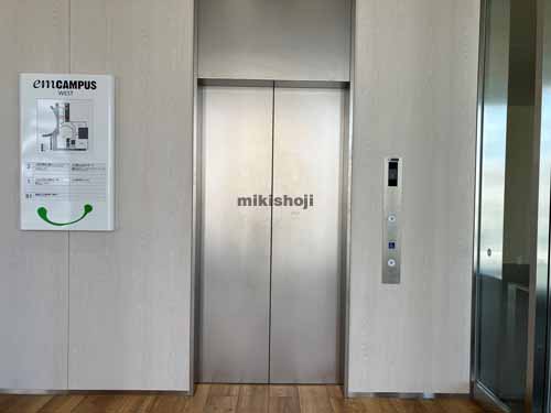 ｅｍＣＡＭＰＵＳ　ＷＥＳＴ エレベーターホール1