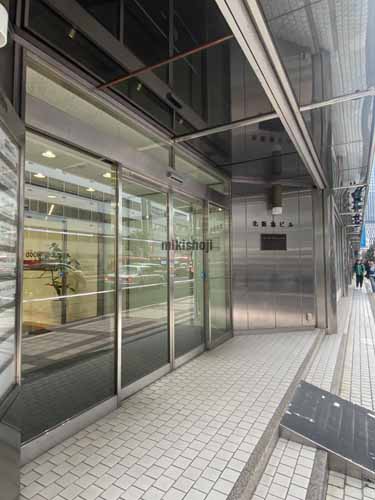 北阪急ビル エントランス2