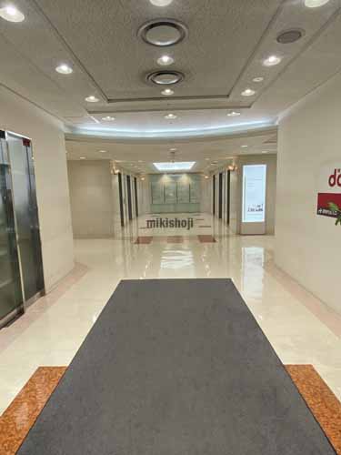 北阪急ビル エントランス3