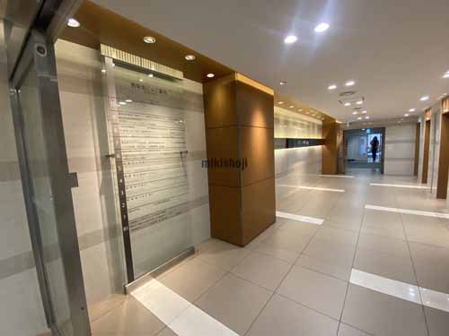 西阪急ビル エントランス1