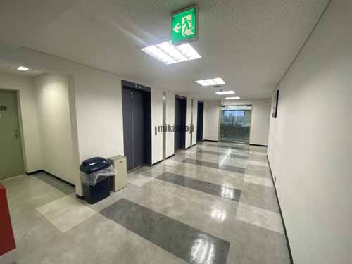 西阪急ビル エントランス4