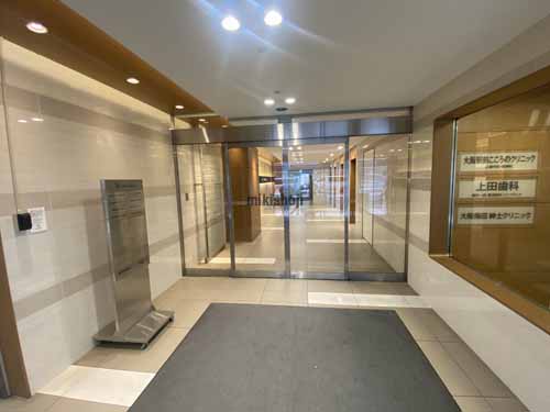 西阪急ビル エントランス5