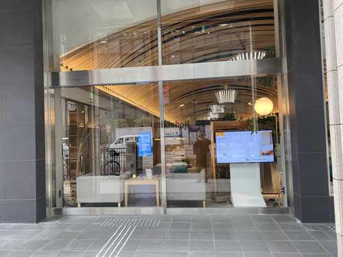 メッセージ梅田ビル エントランス1