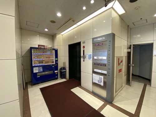 プラザ梅田ビル エントランス5