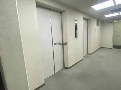 満電ビル エレベーターホール1