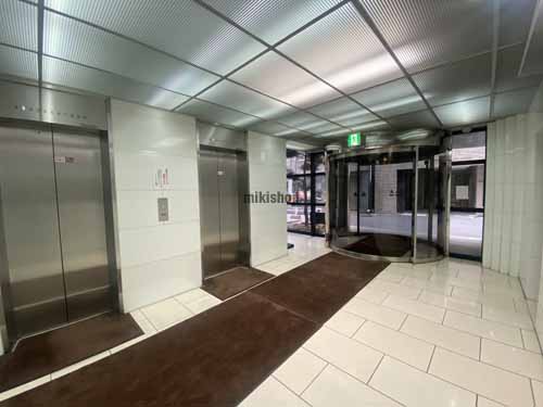 アメリカンビル エントランス1