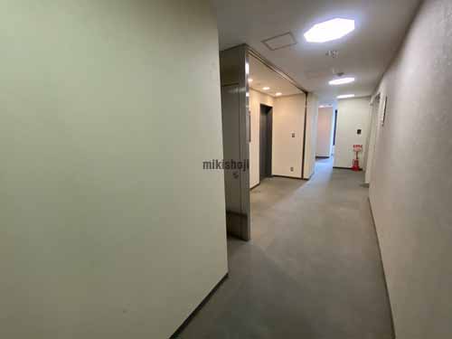 梅田アスカビル エレベーターホール1