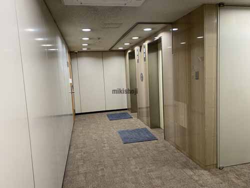 梅田プラザビル エレベーターホール1