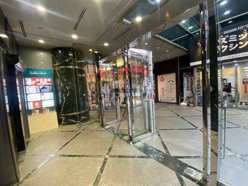 ＳＷＩＮＧうめだ エントランス3