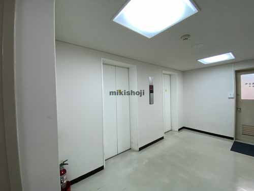 井上ビル エレベーターホール1