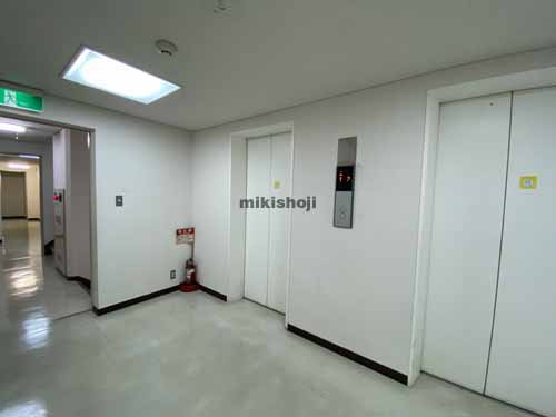 井上ビル エレベーターホール2