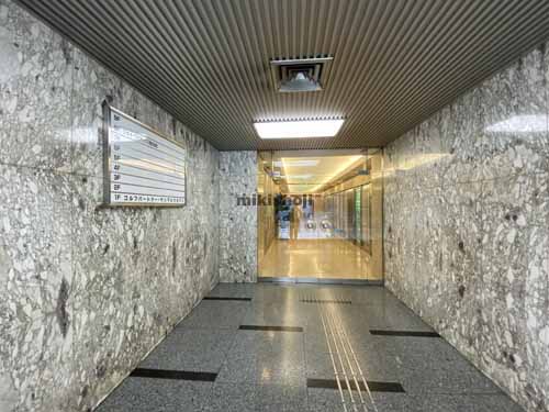 本町野村ビル エントランス1