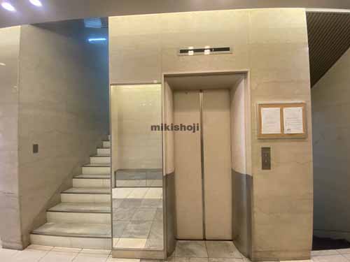 ハウザー堺筋本町駅前ビル エントランス1