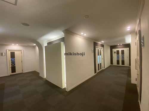 ハウザー堺筋本町駅前ビル エレベーターホール1