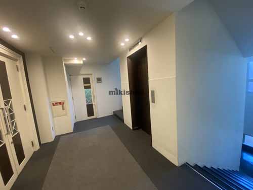 ハウザー堺筋本町駅前ビル エレベーターホール3