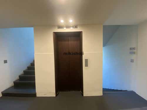 ハウザー堺筋本町駅前ビル エレベーターホール4