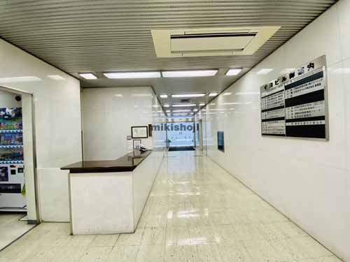 イヨビルディング エントランス1