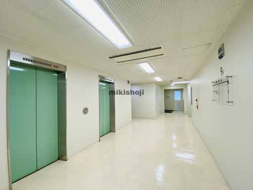 イヨビルディング エレベーターホール1