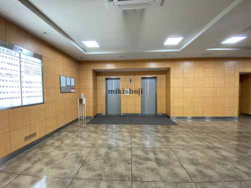 創建本町ビル エントランス2