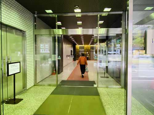 大阪ディーアイシービル エントランス3