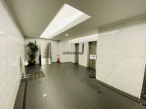 又一ビル エントランス7