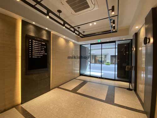 安土町野村ビル エントランス1