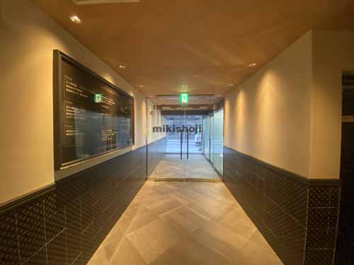 北久宝寺町～博労町の本町コラボビル エントランス4