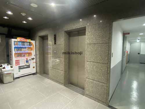 本町サミットビル エントランス3