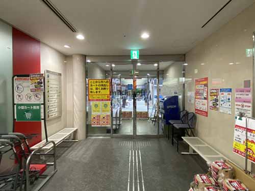 北久宝寺町～博労町の本町南シモジマビル エントランス1