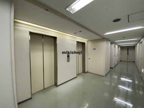 北久宝寺町～博労町の本町南シモジマビル エレベーターホール8