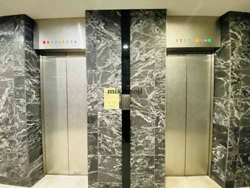 北久宝寺町～博労町の堺筋本町プラザビル エントランス1