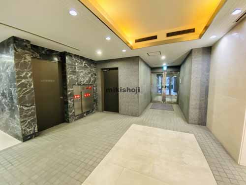 北久宝寺町～博労町の堺筋本町プラザビル エントランス8