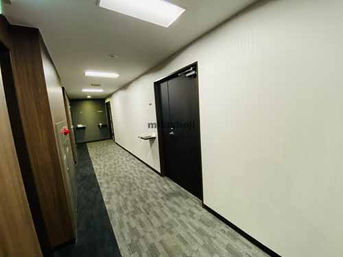 北久宝寺町～博労町の堺筋本町プラザビル エレベーターホール4