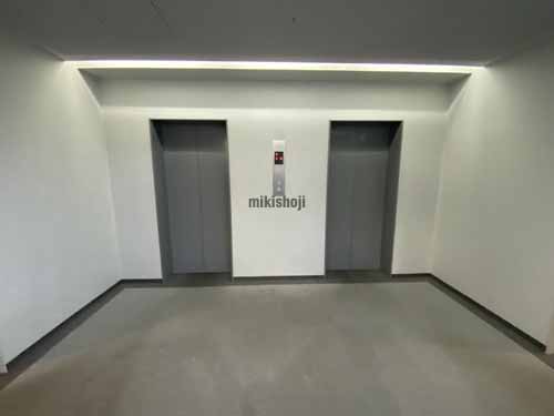 淀屋橋戸田ビル エレベーターホール1