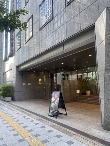島ビル エントランス1