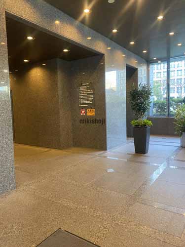 島ビル エントランス2