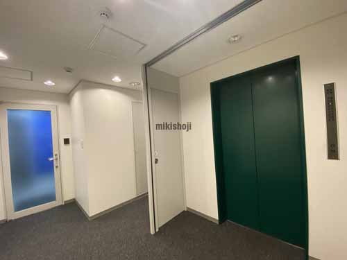高麗橋山本ビル エレベーターホール1