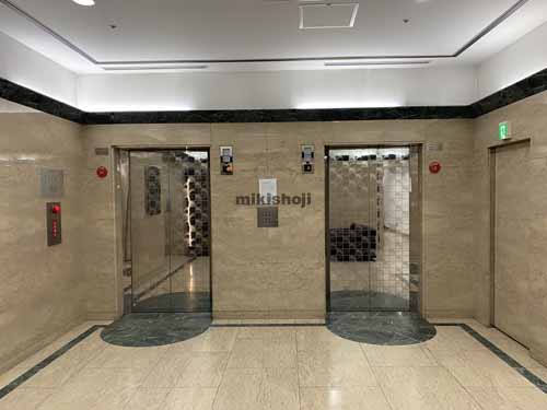 三共本町ビル エントランス2