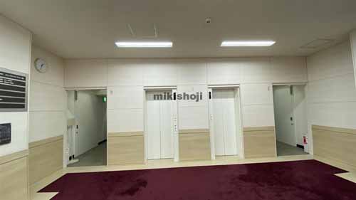 住江織物ビル エントランス2