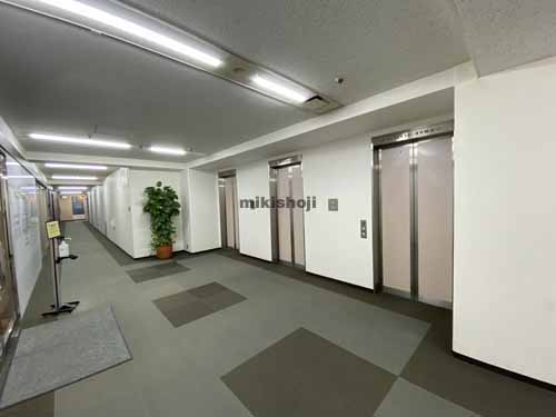 御堂筋ビルディング エレベーターホール1