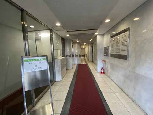 ナンバ八千代ビル エントランス2