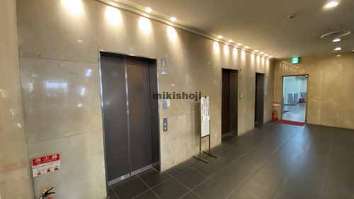 近鉄難波ビル エントランス3