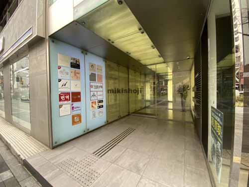 心斎橋・島之内の難波日興ビル エントランス1